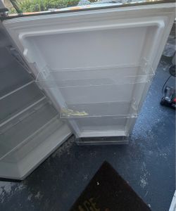 Frigidaire 7.5 fridge