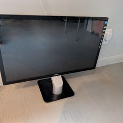 Dell Monitor.  24 " Montior.  No Cables
