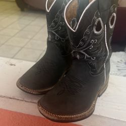 Boys Boots Size 81/2  