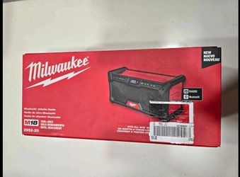 Milwaukee M18 2952-20 Bluetooth Jobsite Radio Tool only