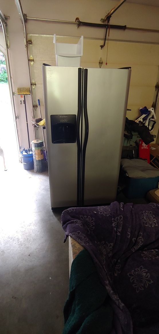 Frigid air refrigerator