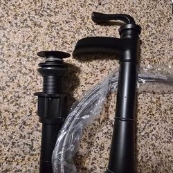 Waterfall sink faucet