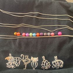 Pearl’s, Case Pendants, Chains