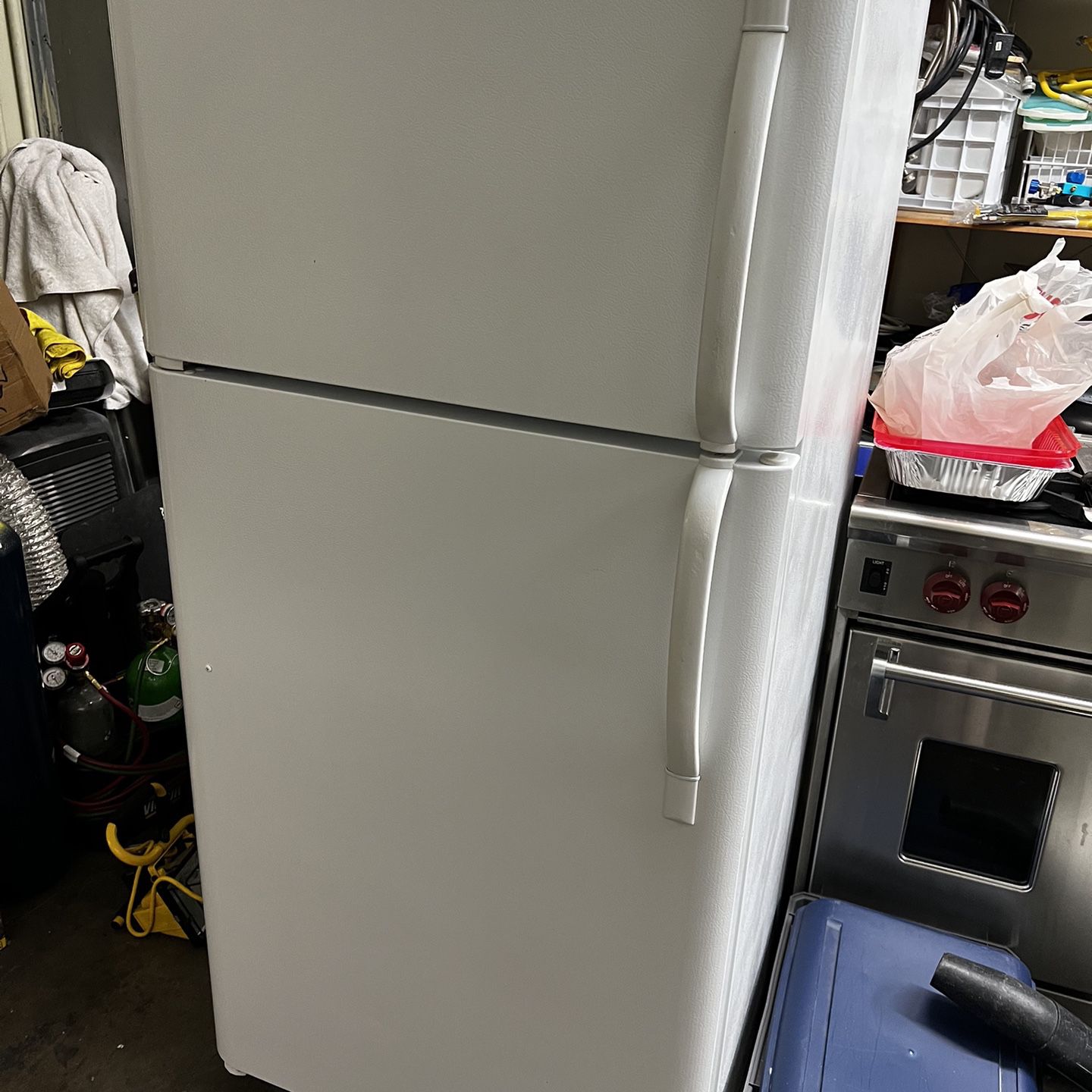 Frigidaire White Apartment Size Refrigerator 