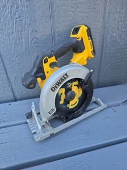DEWALT 20V 6 1/2" CIRCULAR SAW WITH BATTERY NO CHARGER