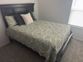 Queen Bedroom Set
