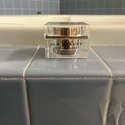 JLo Beauty “That Blockbuster” Hydrating Cream (50 mL).