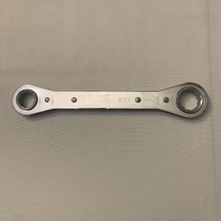 Wilde 877, 5/8" and 3/4" SAE 12-point flat double ratcheting wrench, made in the USA