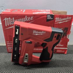
Milwaukee
Crown Stapler 