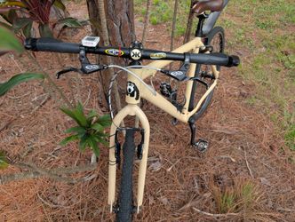 700c / 29" Hybrid Bike
