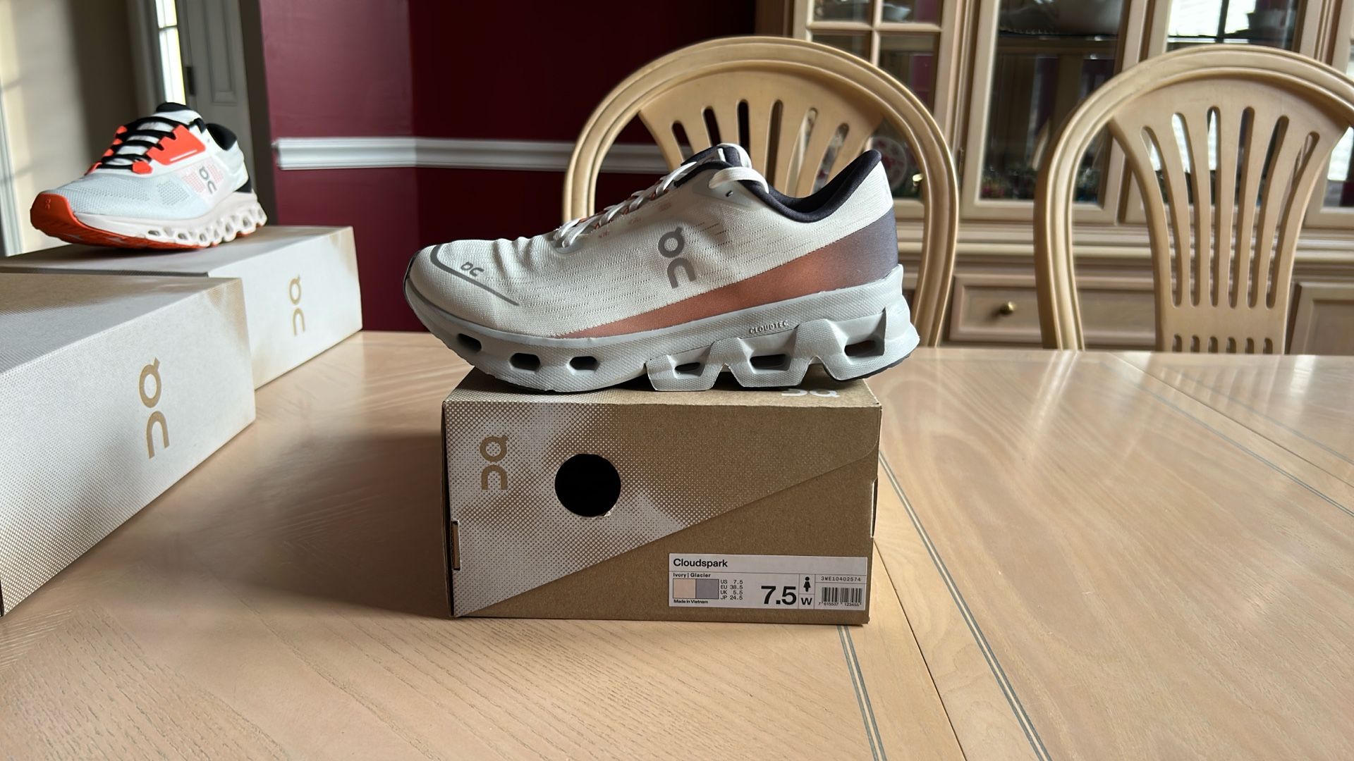 Women’s Oncloud New Sneaker. 7.5.