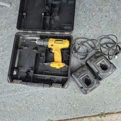 Dewalt 9.6 Drill And 2 Charges 