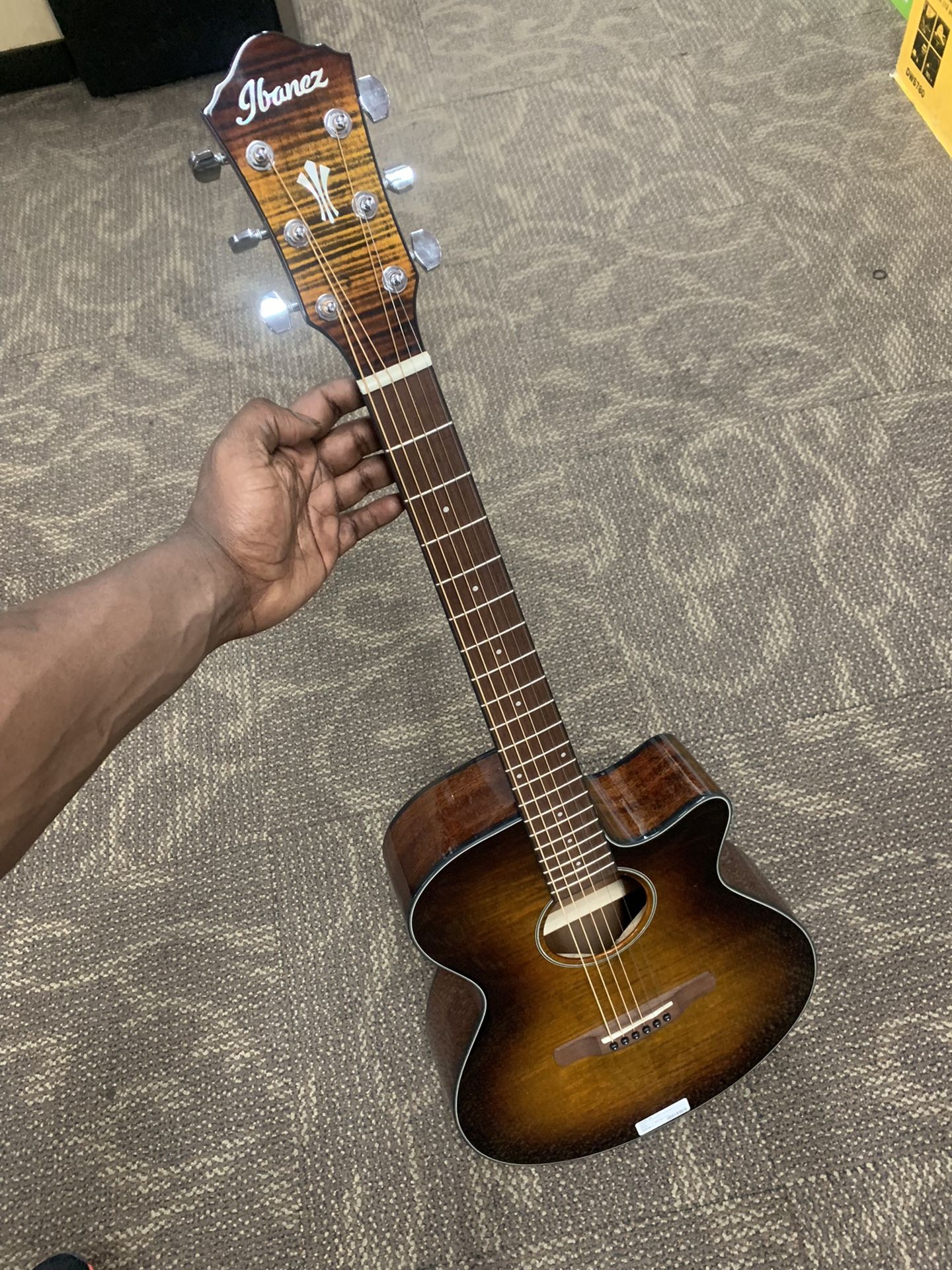 GUITAR/ACOUSTIC GUITAR, MUSICAL INSTRUMENTS IBANEZ W/CASE