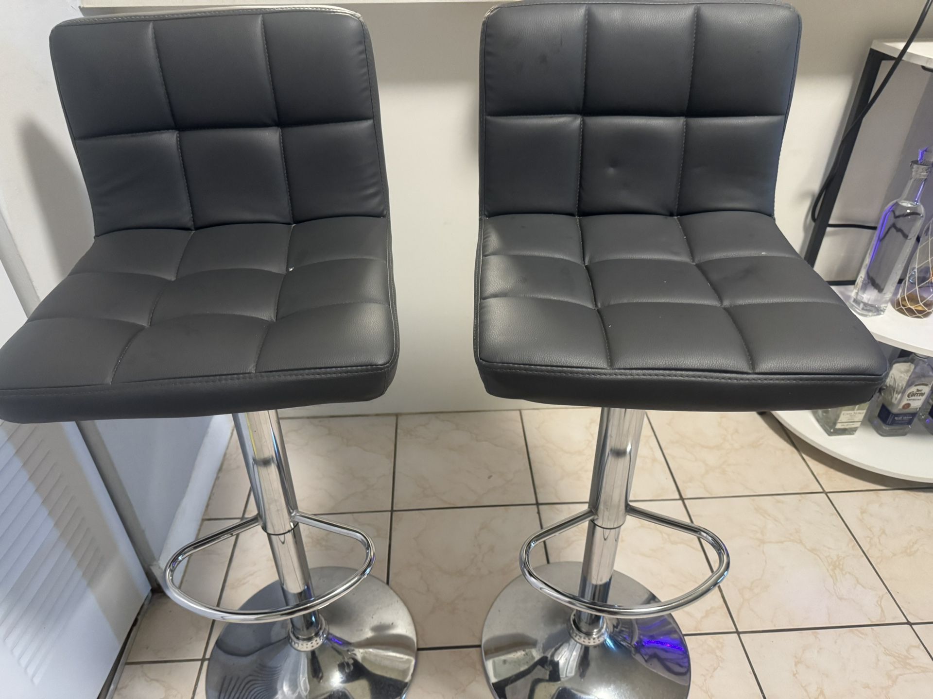 Adjustable island Stools