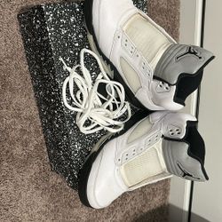 Brand New Jordan’s  Size 9.    Retro 5s