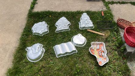 Vintage tin cake pans