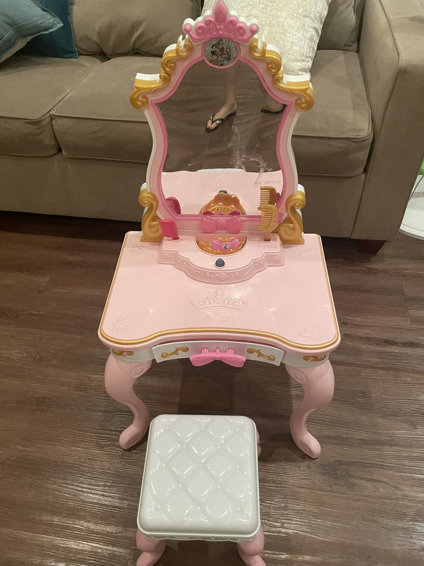 Girl pink  Dresser with Stool 