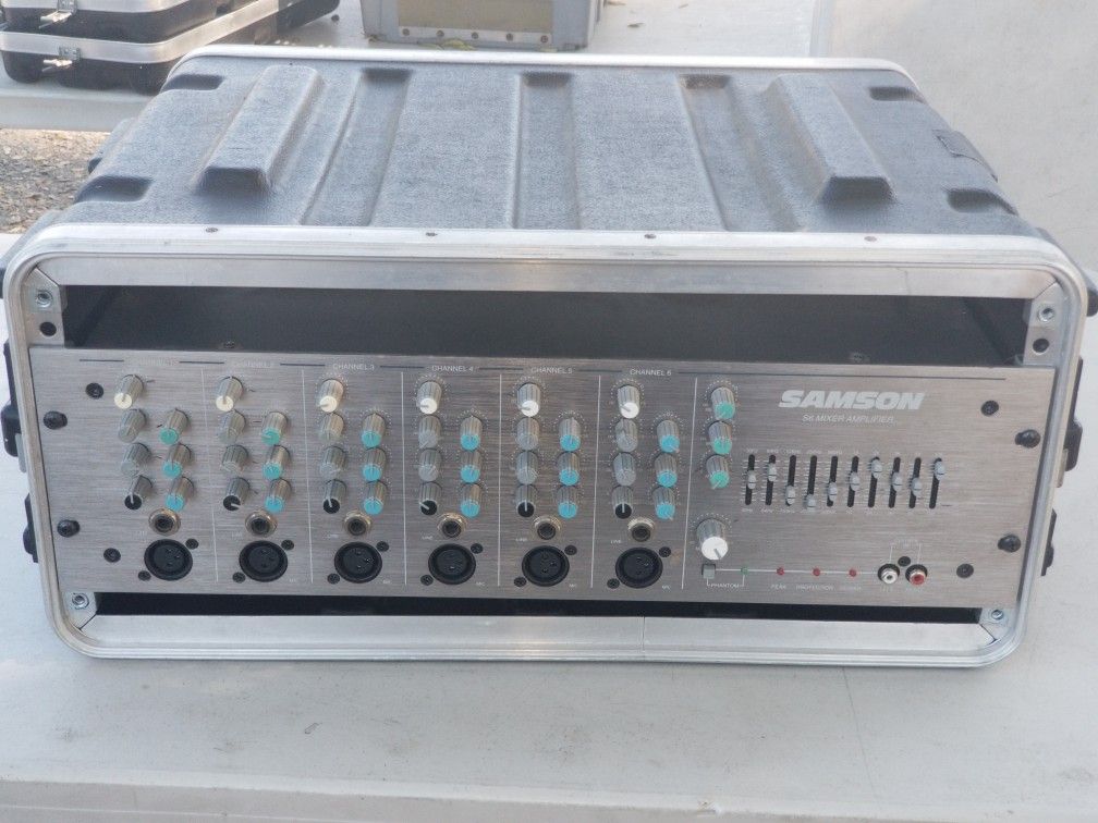Samson s6 mixer amplifier with skb case