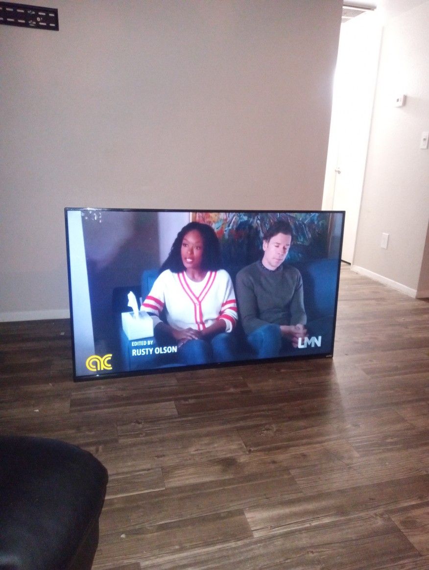 65 Inch Smart Tv Visio Light Blue Spot On The Screen But Still In Good Condition