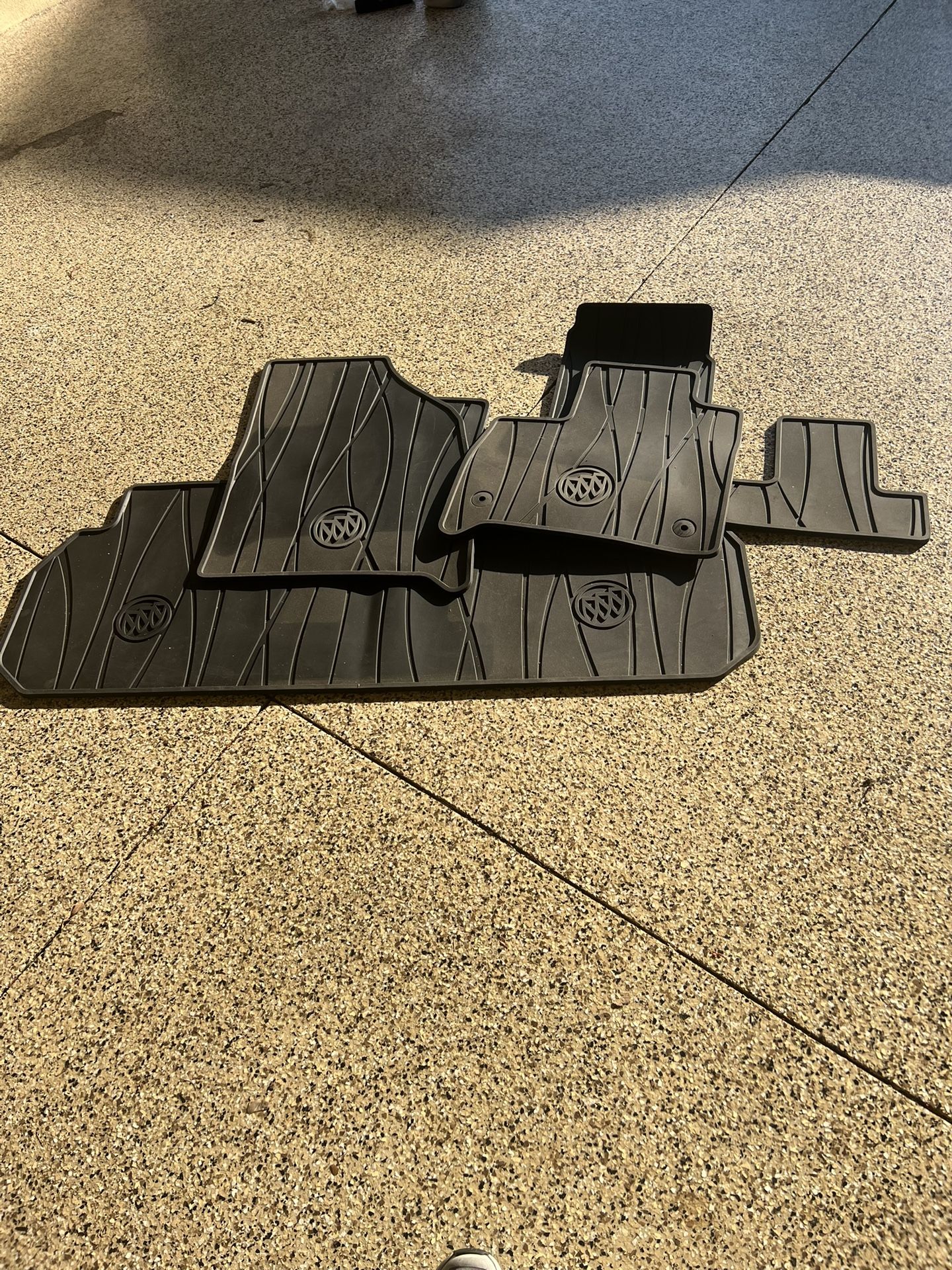 Floor mats (new) - 2019 Buick enclave