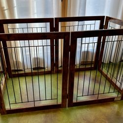 Vantas  Folding No-Assembly Dog Door  Pet Gate