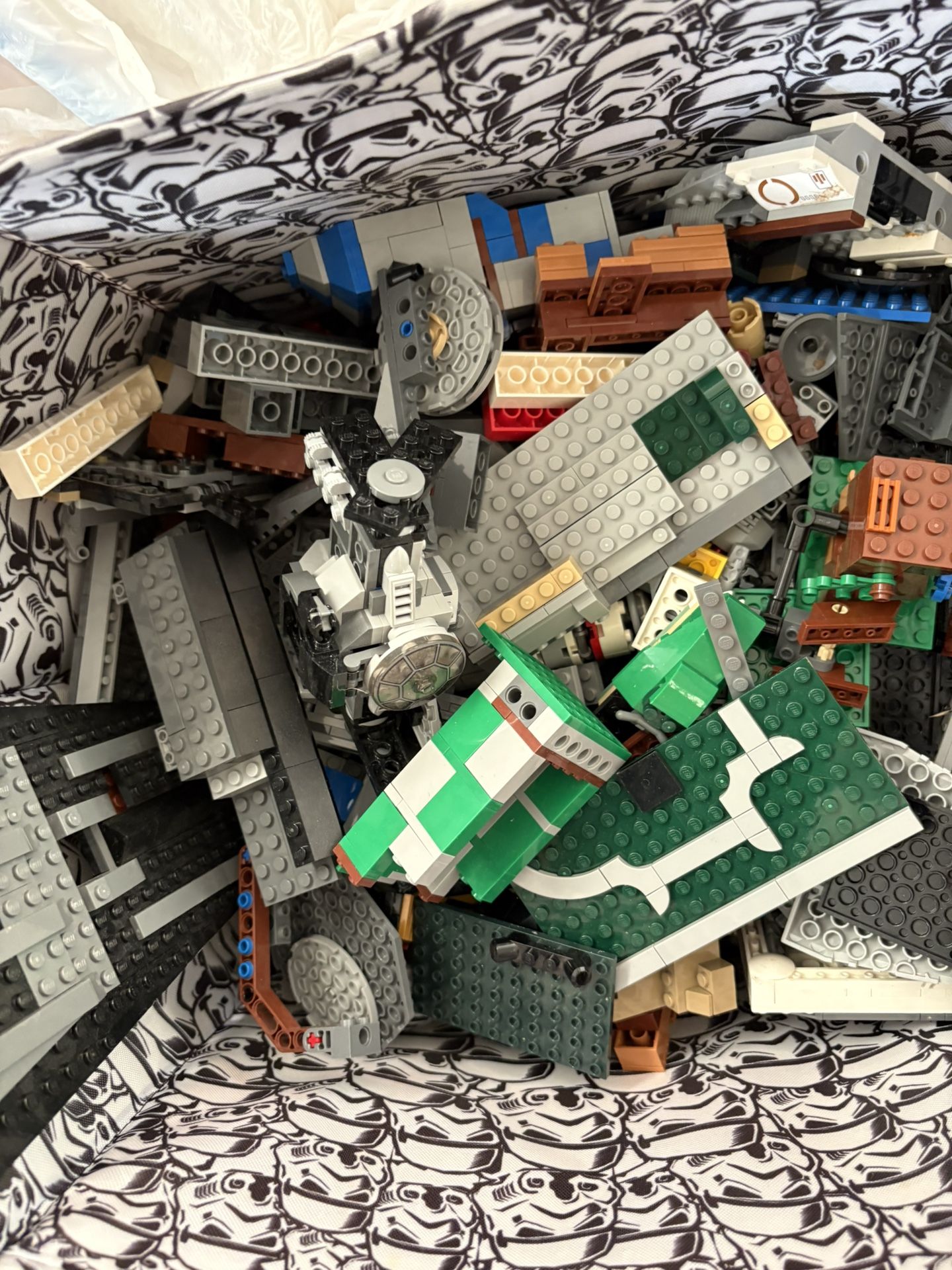 Box of star wars and harry potter lego/ jazz quartet