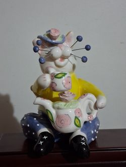 Porcelain cat Figurine