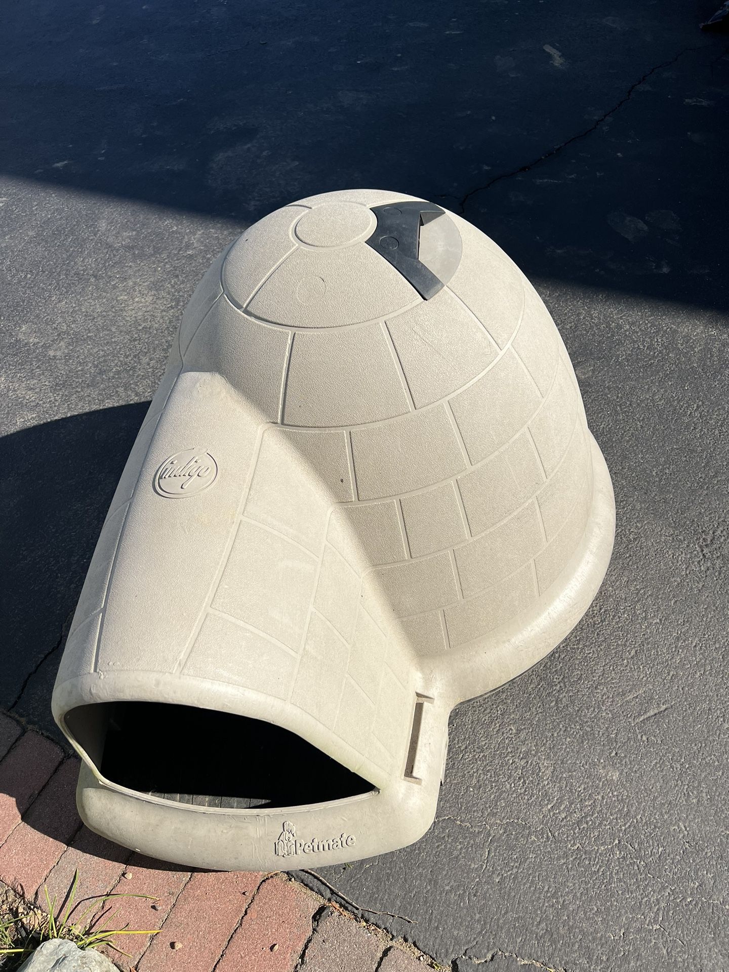 Dog or animal igloo for 50 pound or larger dog