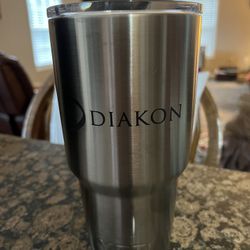 YETI 30 Ounce Tumbler, NEW