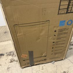 Galanz 4.3 Cu ft Single Door Mini Fridge, Black Estar, New, Width 19.92"