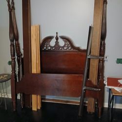 Queen Bed& Dresser$30 