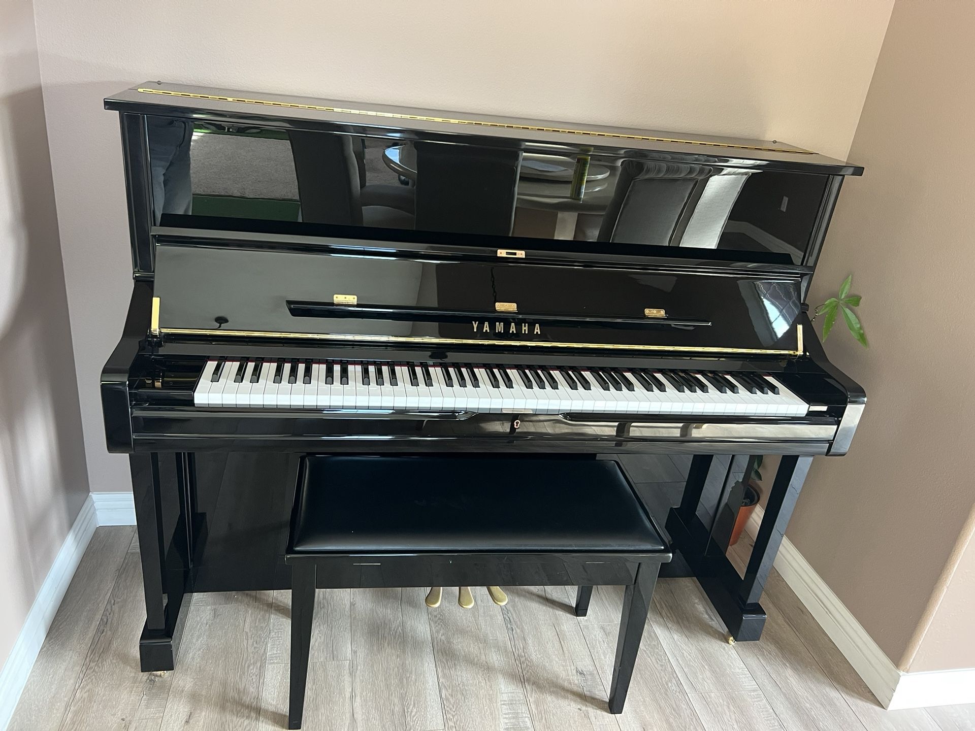 Yamaha U1 Upright Piano โ Excellent Condition