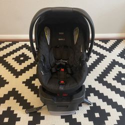 Britax B safe 35 car sit with base/Black