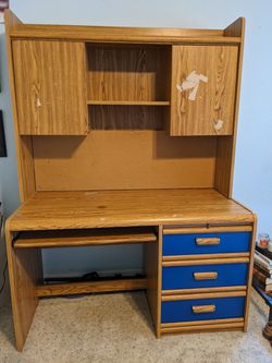 Desk with hutch/bookshelf