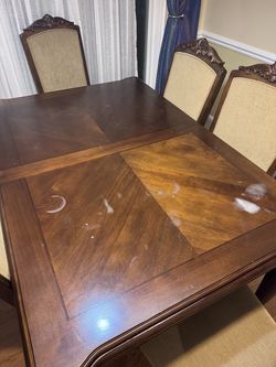 Wood en Dining Table with 6 chairs