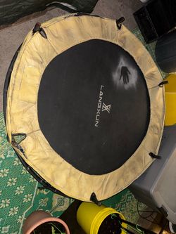 LANGXUN Round Trampoline Working Condition - Safety Pad Worn