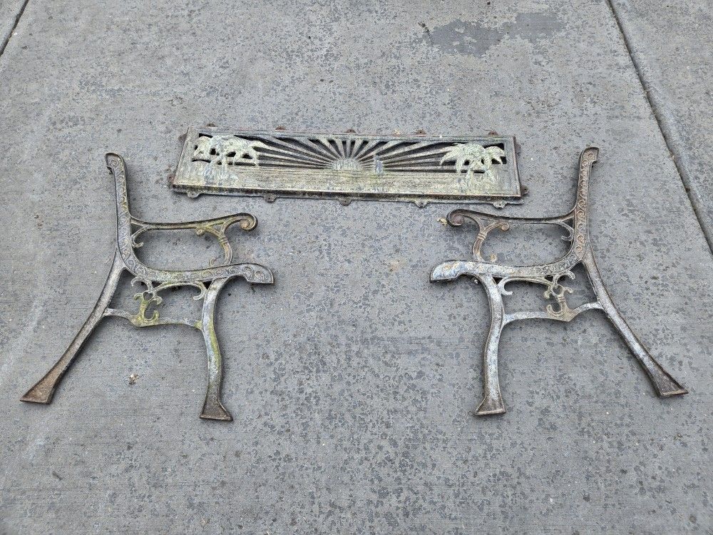 Vintage cast iron bench frame
Bench 44x11"
Seat arms 31" tall