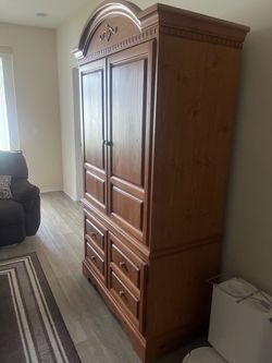 Entertainment center