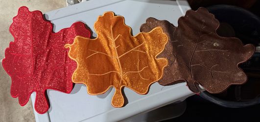 Sparkly Leaf Table Runner 