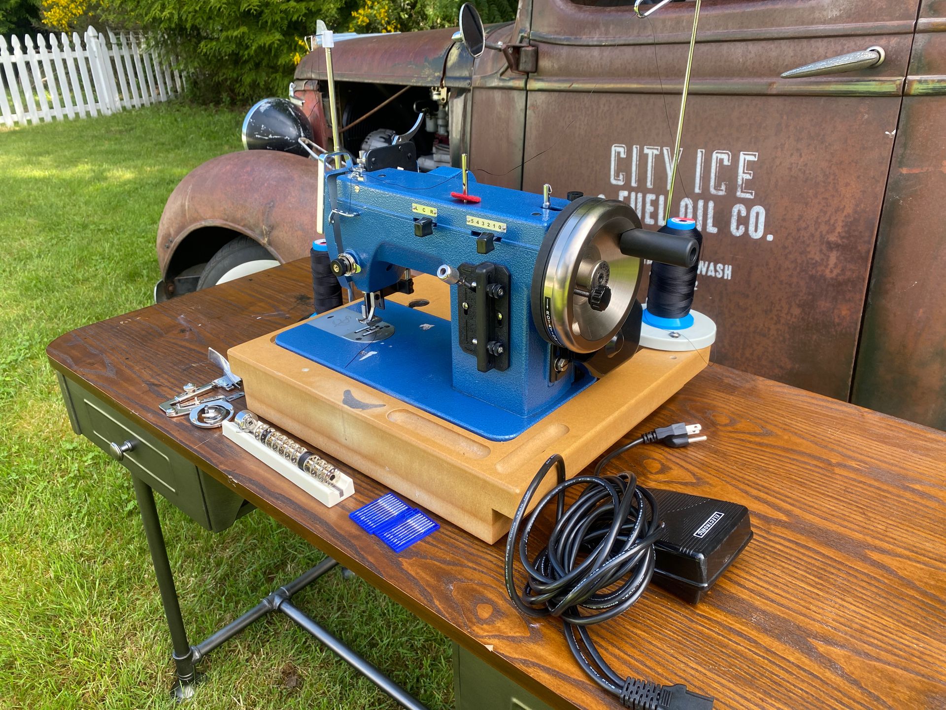 Like new sale Sailrite LSZ1 Sewing machine plus extras for Sale in