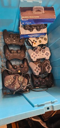 Game Joysticks Playstation and Xbox 5$ per pc or 40$ for all