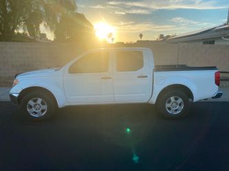 Nissan Frontier Crew Cab Pickup Truck