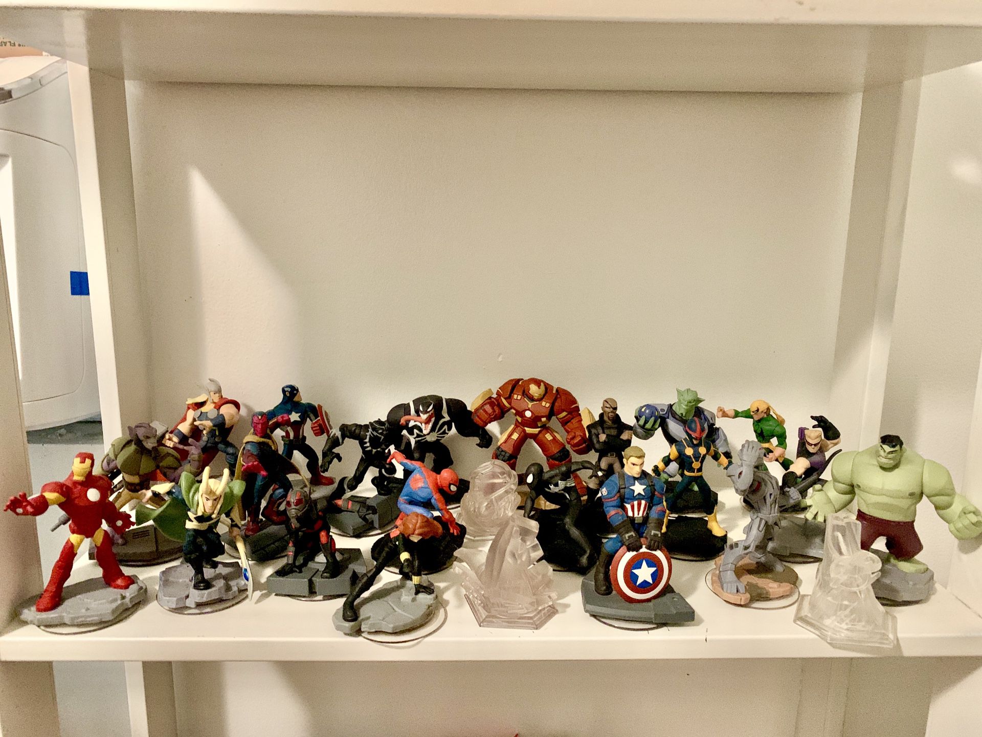 Disney infinity marvel super hero’s black suit spider man, captain America battlegrounds, hulk buster, black panther, ant man