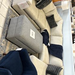 Brand New - Beautiful Sectional With Chaise 