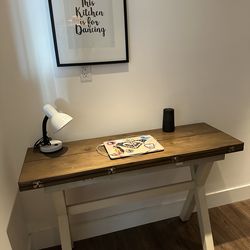 Beautiful foldable table in excellent condition