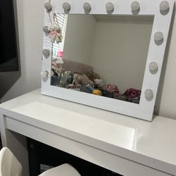 Vanity That Comes With A Chair 