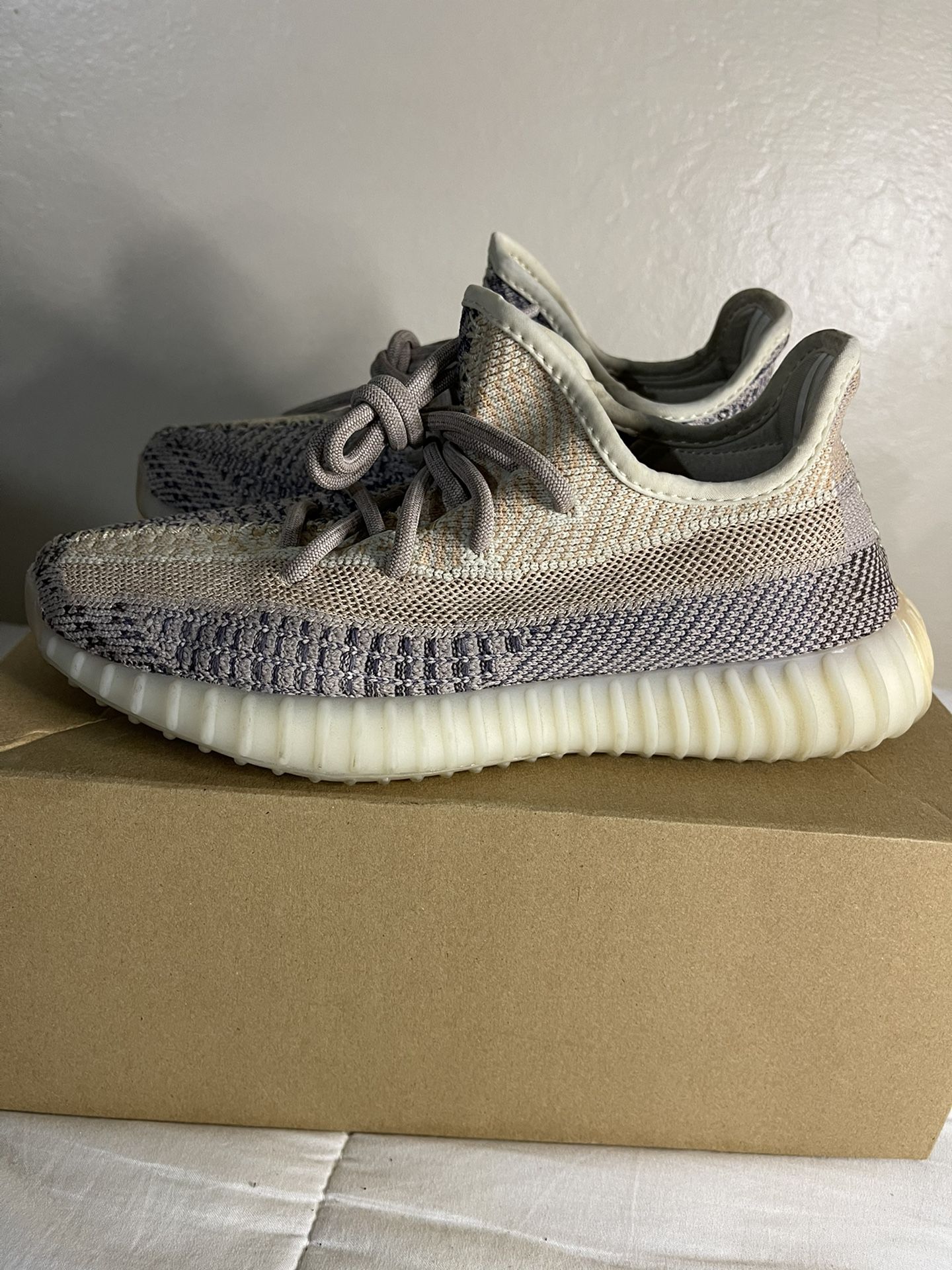 Yeezy 350 V2 Ash Pearl. Size 5.5