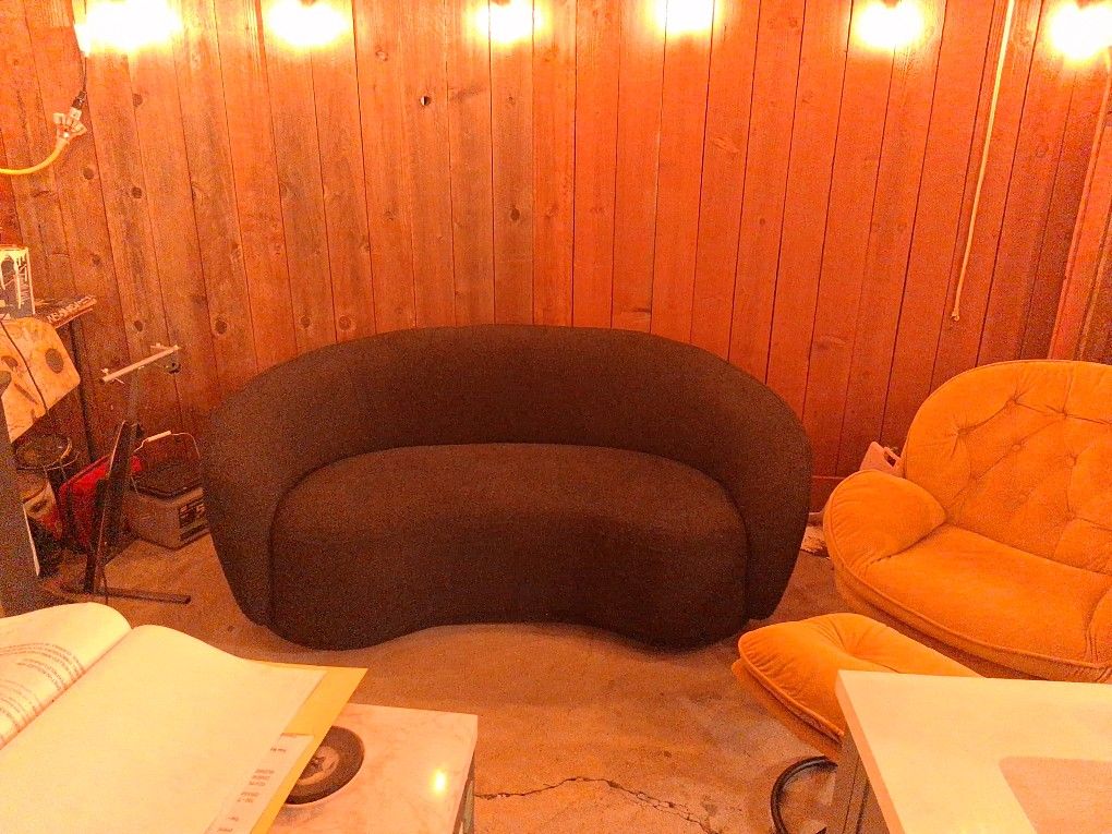 Daetyn Rolled Arm Chesterfield Loveseat