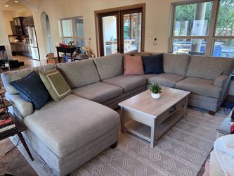 Sectional Couch with Chaise