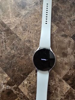 Galaxy wacht 5 good condition